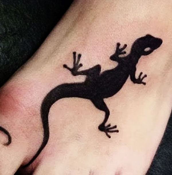 simple gecko tattoo for women