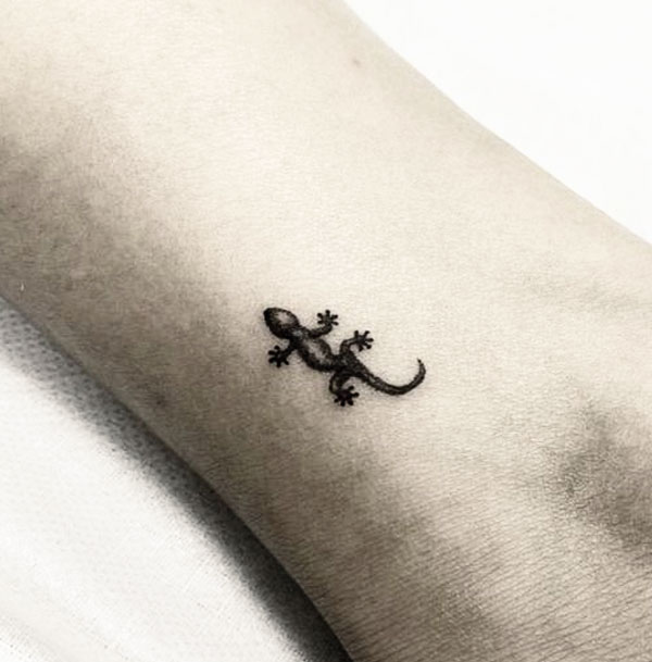 small simple lizard tattoo